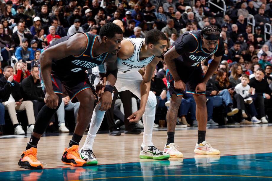 文班亚马21+17杜伦25+14 马刺击败活塞9连胜